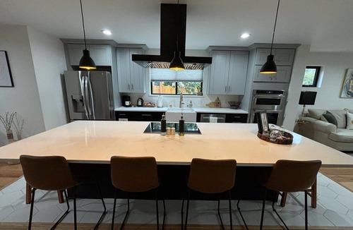 Sunnyside House | Family-sized townhouse with beautiful view of the city!