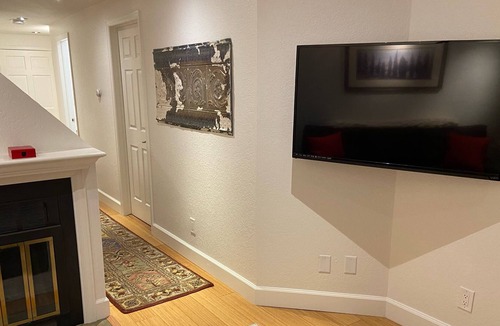 Whittier Condo | Fantastic Pearl Street Location