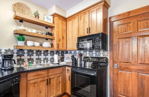 Granby Condo | Fantastic Two-Bedroom Condo W/Shared Hot Tub, Private Washer & Dryer, Free WiFi!