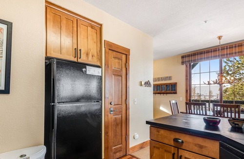 Granby Condo | Fantastic Two-Bedroom Condo W/Shared Hot Tub, Private Washer & Dryer, Free WiFi!