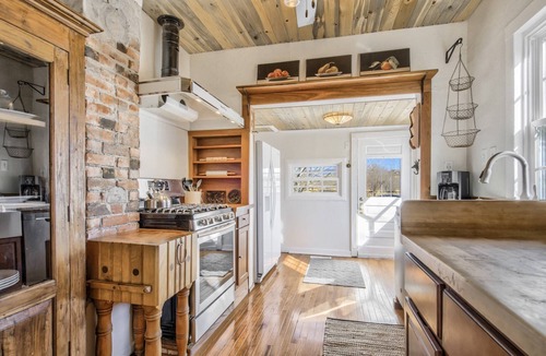 Florence House | Farm House in the Canyon Lands of Colorado, 2 BR, WiFi, Cable TV, Pets with Fee