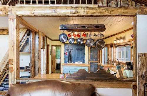 Bailey Ski Chalet | Farmhouse Cabin * Secluded 2.5 acres * Pet Friendly