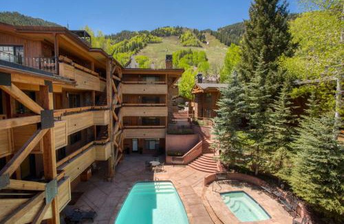 Aspen House | Fasching Haus Unit 310, Deluxe Condo w/Stately Furnishings, Private Deck, A/C