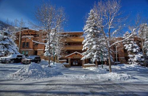 Aspen House | Fasching Haus Unit 310, Deluxe Condo w/Stately Furnishings, Private Deck, A/C