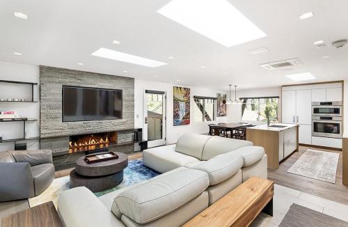 Aspen House | Fasching Haus Unit 390, Luxury Penthouse w/Exceptional Views, Beautiful Decor, and Natural Light