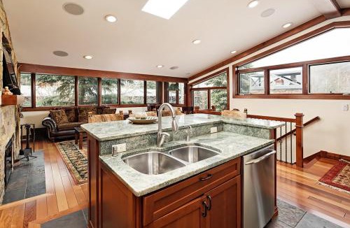 Aspen House | Fasching Haus Unit 5, Deluxe Condo with Great Natural Light & Amazing Location