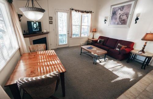 Estes Park Apartment | Fawn Valley Inn- 226 condo