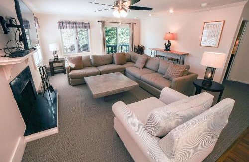 Estes Park Apartment | Fawn Valley Inn- 276 condo