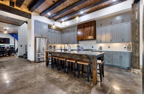Pickens Cabin | Fenced Private Heated Pool, Big Game Area, Movie Theater, Fun Slide, Playground, Pond