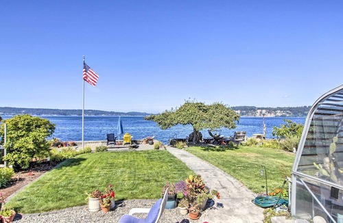 University Place Cottage | Fire Pit, Views & Beach Access: Waterfront Escape!