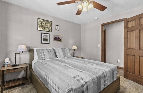 Woodland Park Cabin | Fireside Cabin, Private, Views