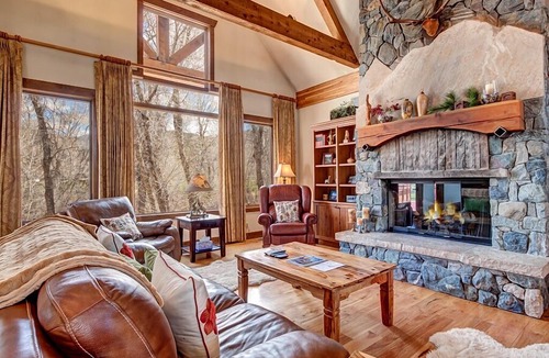 Eagle House | Fisherman's Paradise on Eagle River – 10 Minutes from Eagle Airport