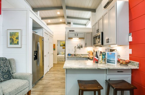 Upward House | Flat Rock Tiny Home: BBQ-Ready Patio & Pool Access
