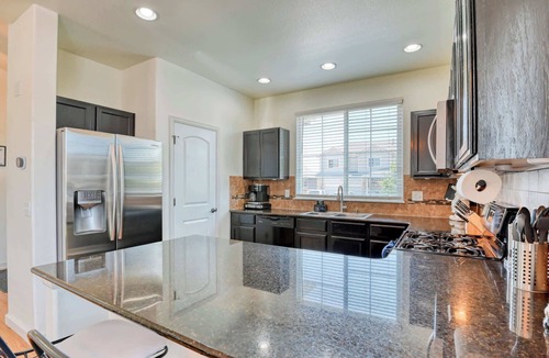 Security-Widefield House | FlightDeck/FullGym/HotTub/Fireplace/OutdoorProjector/NearAirport