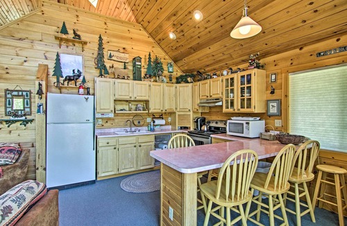 Florissant Cabin | Florissant Hilltop Hideaway w/Porch + Pond Access