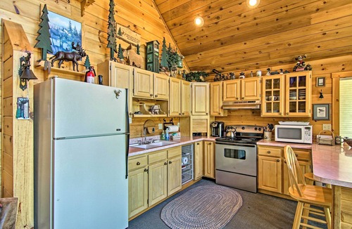 Florissant Cabin | Florissant Hilltop Hideaway w/Porch + Pond Access