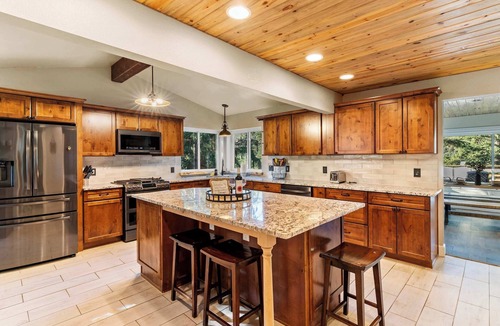 Cascade-Chipita Park Cabin | Forest Cabin - Hot Tub & Mt Views - Pikes Peak