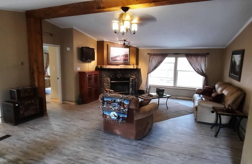 Divide Cabin | Forest cabin on 4 acres, Newly renovated, Quiet and secluded.