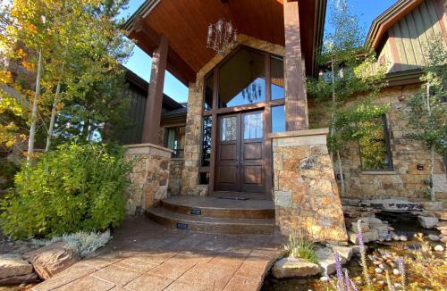 The Highlands House | Four master suites, VIEWS! Hot tub, private ski SHUTTLE, sprawling entertaining areas!