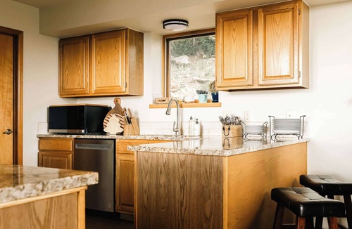 Evergreen House | Fox Den Rocky MTN Retreat | Hot Tub | Pet-Friendly