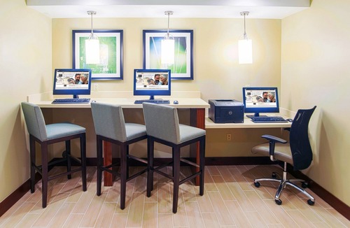 Northfield Apartment | Free Breakfast Buffet & Pool Access. Near University of Colorado Hospital.