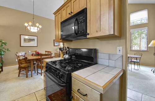 Warrior's Mark West House | Free SkyCard Act-Home, Private Hot Tub, Perfect For Large Families-Gold King Cha