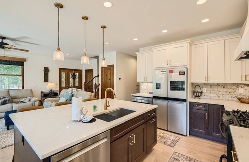 The Highlands House | Free SkyCard Act - Ski Resort Views, Private Hot Tub- Highland Greens Spruce
