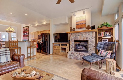 Warrior's Mark House | Free SkyCard Act-Townhome, Private Hot Tub, Close To Town - Village Point 303