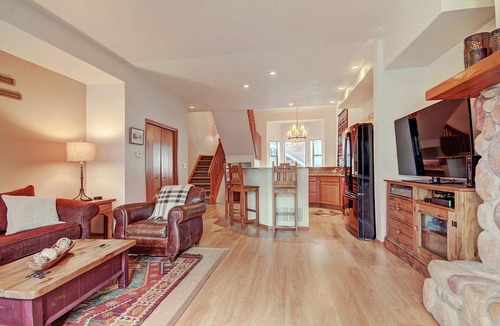 Warrior's Mark House | Free SkyCard Act-Townhome, Private Hot Tub, Close To Town - Village Point 303