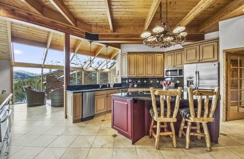 Warrior's Mark West House | Free SkyCard Activities - Spacious Home, Hot Tub, Perfect For Large Families