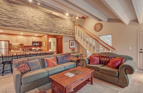 Warrior's Mark Condo | Free SkyCard Activities - Spacious Condo, Walk to Ski Lifts, Pool & Hot Tubs