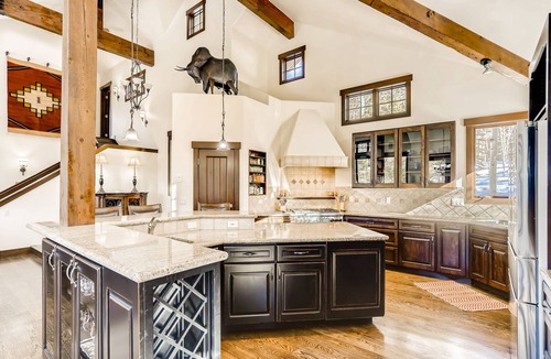 Forest Hills House | Free VIP Shuttle, Hot Tub, Views!