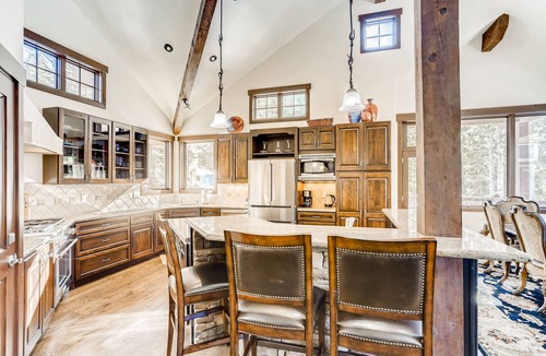 Forest Hills House | Free VIP Shuttle, Hot Tub, Views!