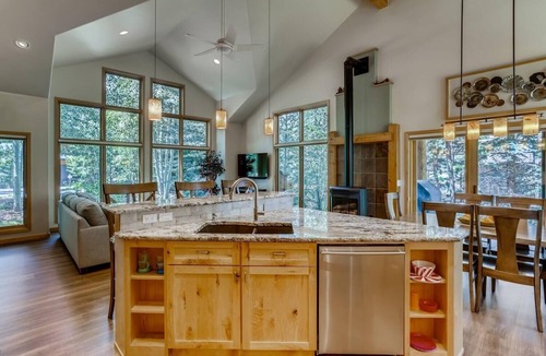 The Reserve Cabin | Frisco Cedar 225 4 Bedroom Home by RedAwning