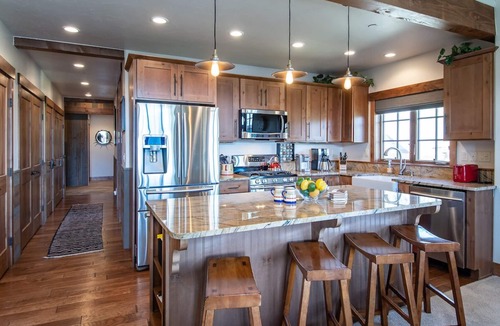 Frisco Condo | Frisco Sports Chalet Tenmile Condo: Stylish, On Shuttle Route