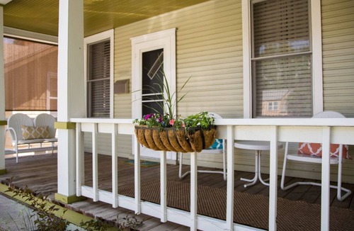 University Park House | Front Porch, Sunny Coffee Nook, Gorgeous Bathroom, One block to CSU & Old Town!