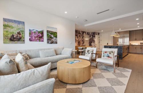 Avon Apartment | Frontgate 410 by East West Hospitality