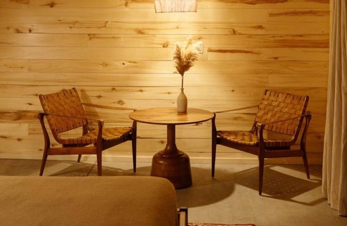 Center House | Frontier Drive-Inn | Suite 11