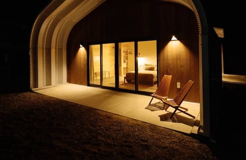 Center House | Frontier Drive-Inn | Suite 12