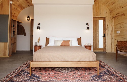 Center House | Frontier Drive-Inn | Suite 14
