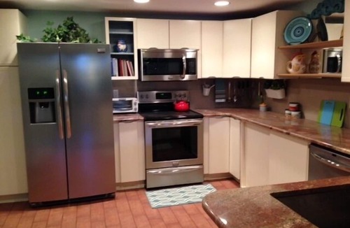 Parker Apartment | Fully Furn Private Apt for Travel Nurses, Executives & Retirees!