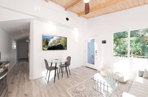 Durango House | Fully Remodeled Cabin with Deck - 10 Minutes to DGO - AC