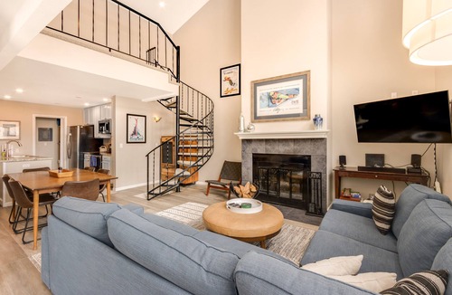 Vail Condo | Fully remodeled condo with pool, hot tub, & free ski shuttle - near lifts & town
