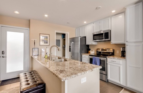 Vail Condo | Fully remodeled condo with pool, hot tub, & free ski shuttle - near lifts & town