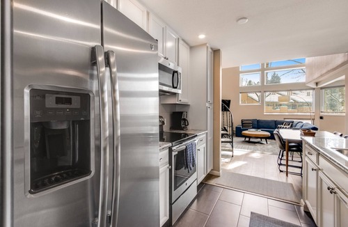 Vail Condo | Fully remodeled condo with pool, hot tub, & free ski shuttle - near lifts & town