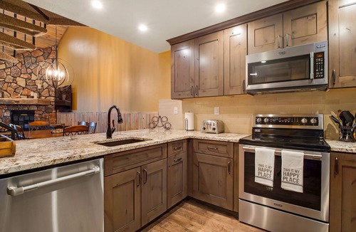 Historic District Condo | Fully remodeled family friendly condo 2 blocks to Main St - 2 king suites