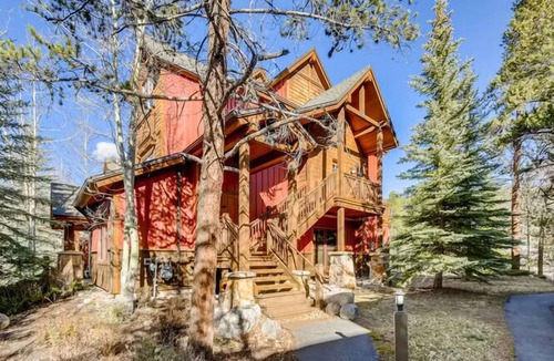 Lakeside Village House | Fun and Relaxation in a Mountain Vacation Getaway!