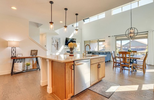 Grand Elk Ranch House | Furnished Deck & Hot Tub: Chic Granby Home!