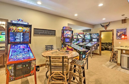 Grand Lake House | Game Room and Hot Tub Luxe Grand Lake Retreat!