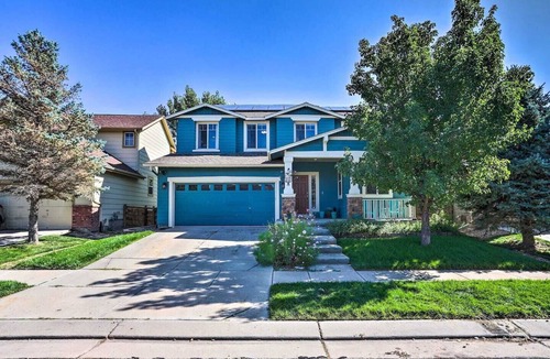 Commerce City House | Gamers Oasis! Gaming Wall-4 70” Samsungs! Board Games! Family Home Near Gaylord